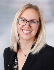 Porträtfoto von Yvonne Browa, bAV-Consultant